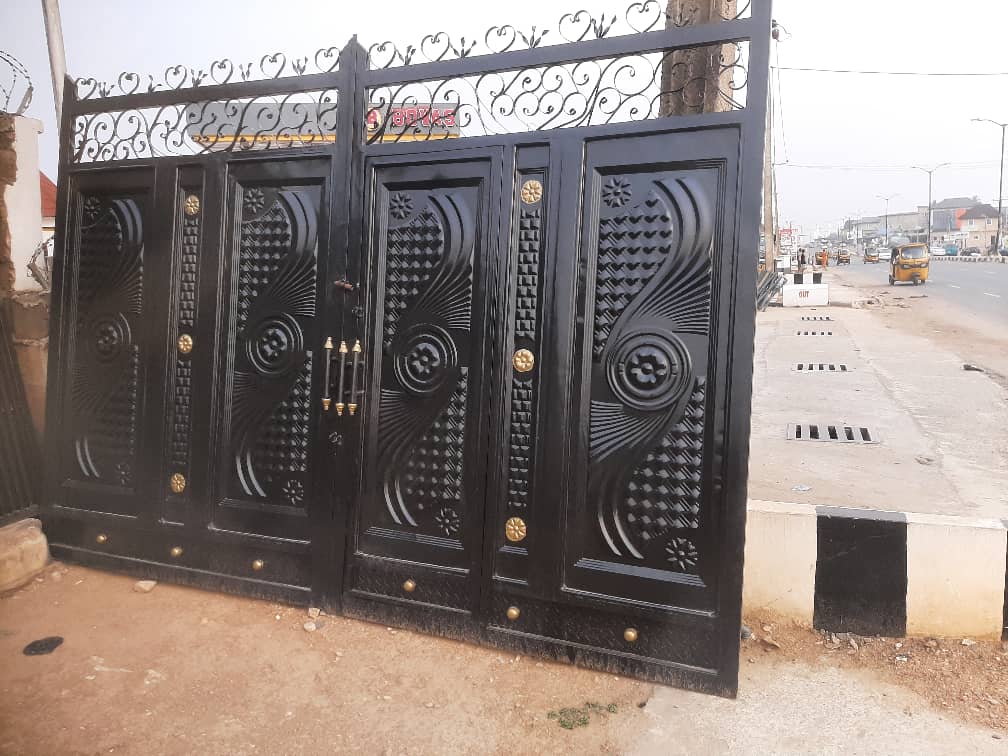 4-Panel Gate